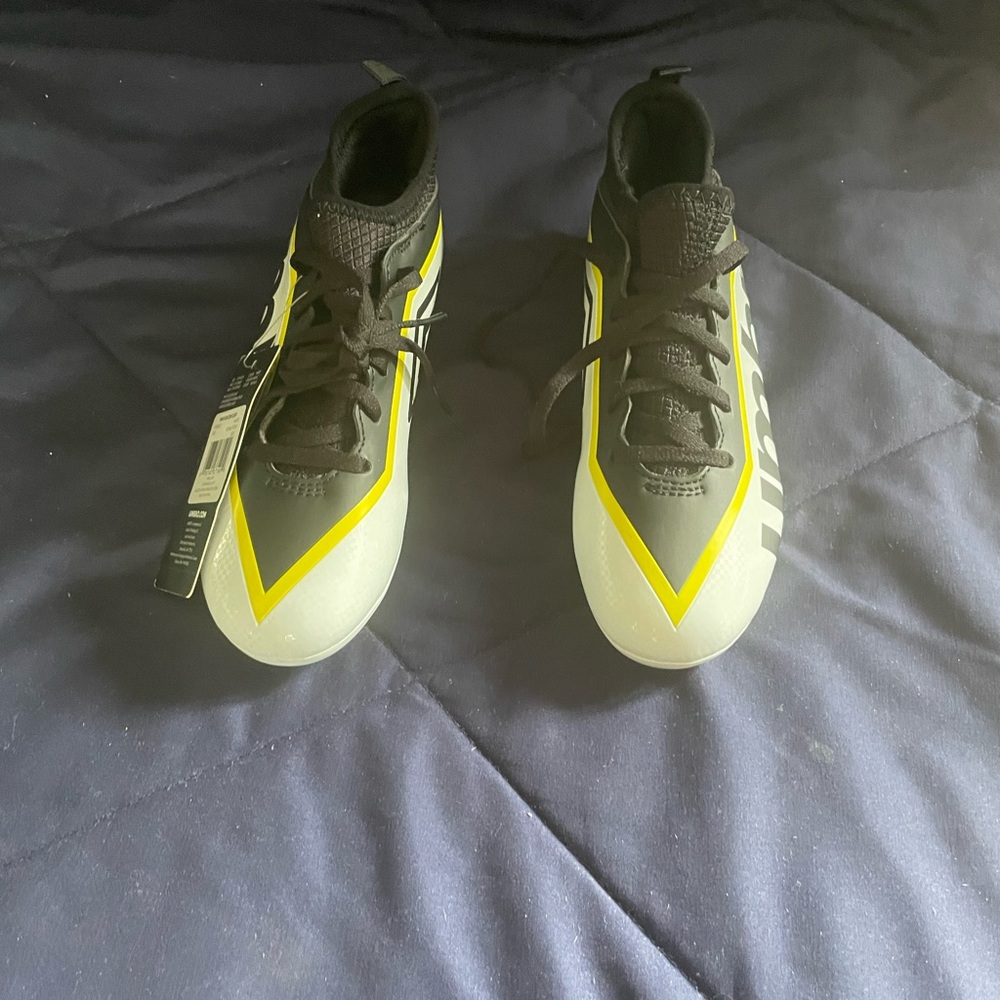 Umbro White and Black Soccer Shoes